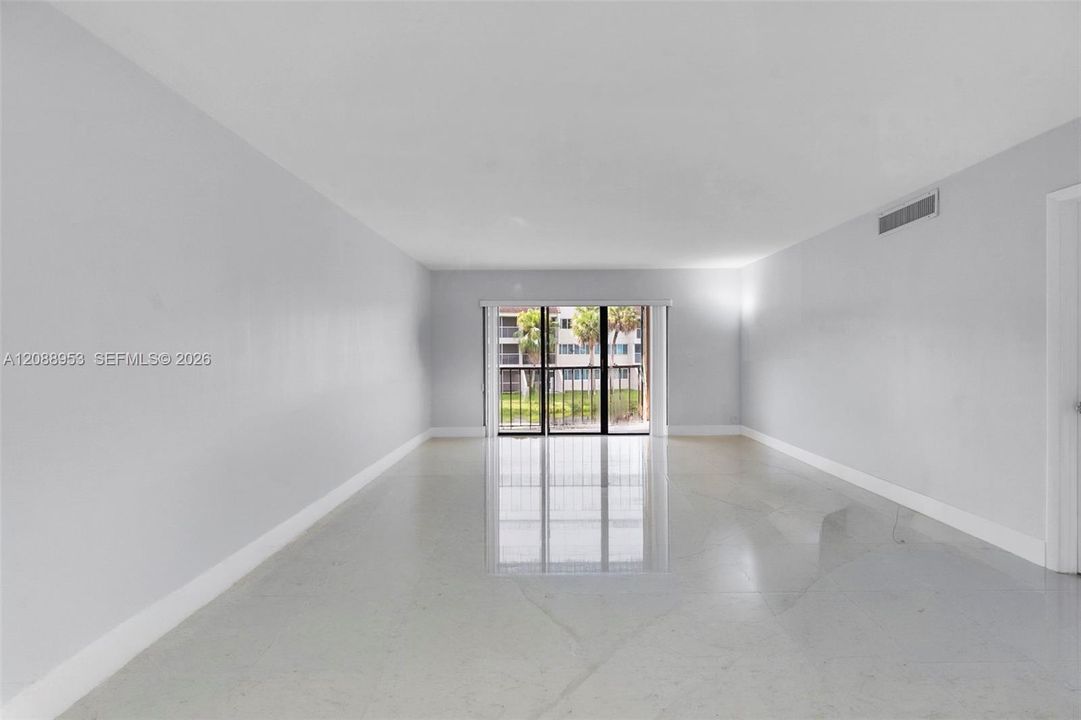 En Venta: $325,000 (2 camas, 2 baños, 1231 Pies cuadrados)
