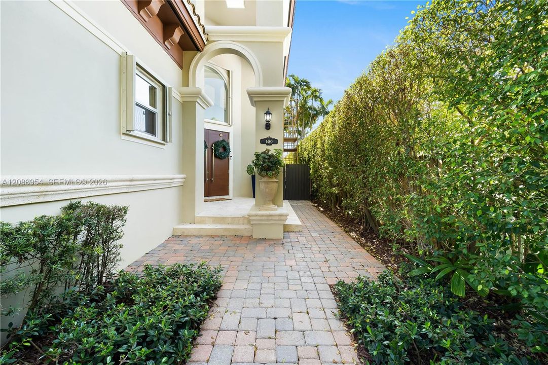 En Venta: $5,648,000 (5 camas, 5 baños, 3941 Pies cuadrados)