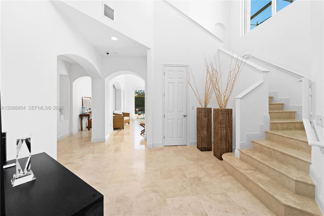 En Venta: $5,648,000 (5 camas, 5 baños, 3941 Pies cuadrados)