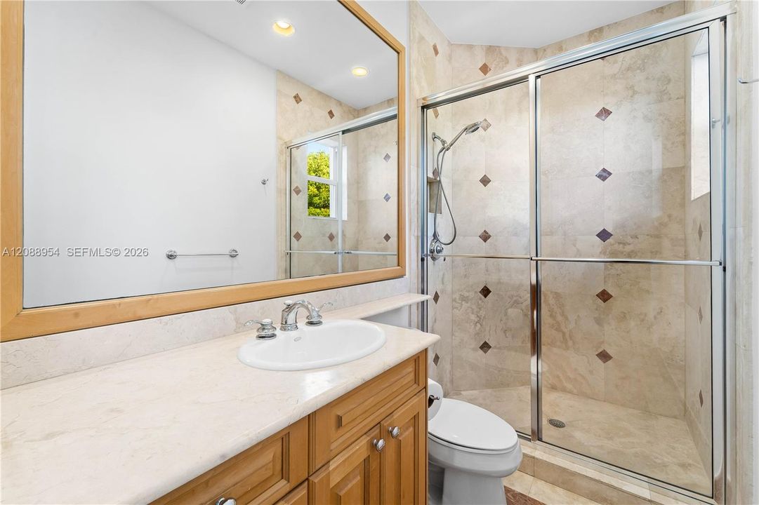 En Venta: $5,648,000 (5 camas, 5 baños, 3941 Pies cuadrados)
