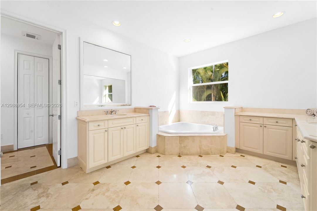 En Venta: $5,648,000 (5 camas, 5 baños, 3941 Pies cuadrados)