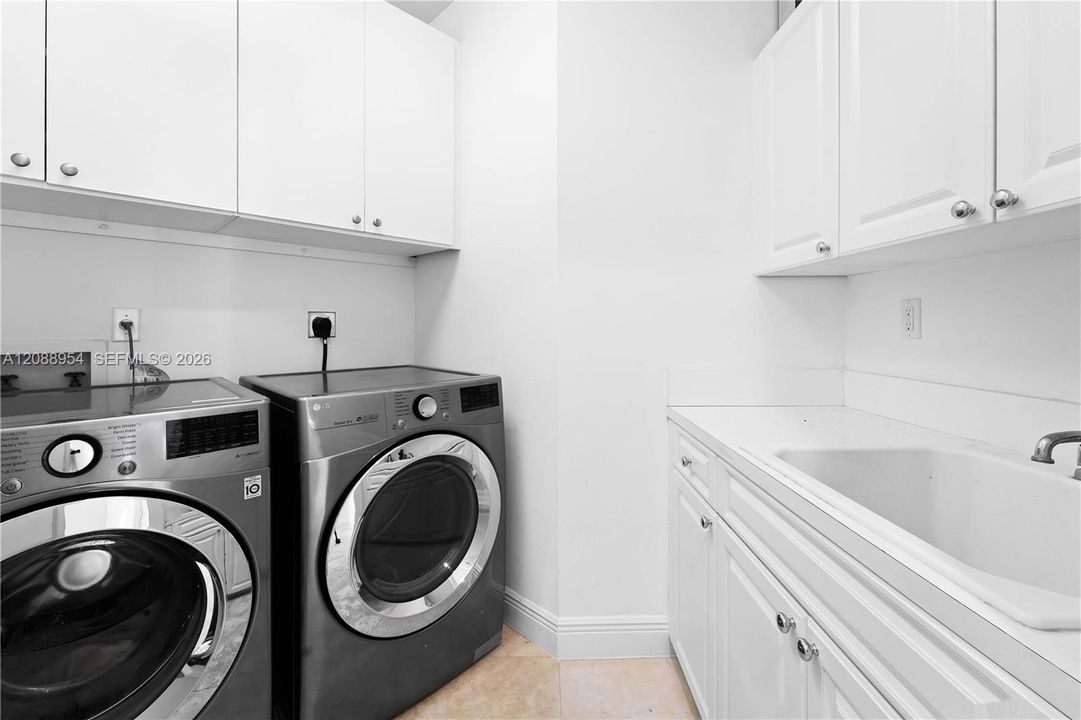 En Venta: $5,648,000 (5 camas, 5 baños, 3941 Pies cuadrados)