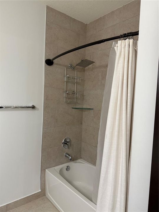 En Renta: $3,700 (3 camas, 2 baños, 1743 Pies cuadrados)