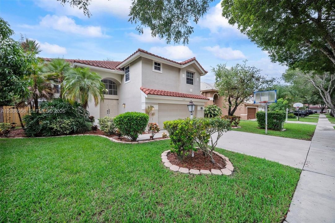 En Venta: $748,900 (4 camas, 3 baños, 2241 Pies cuadrados)
