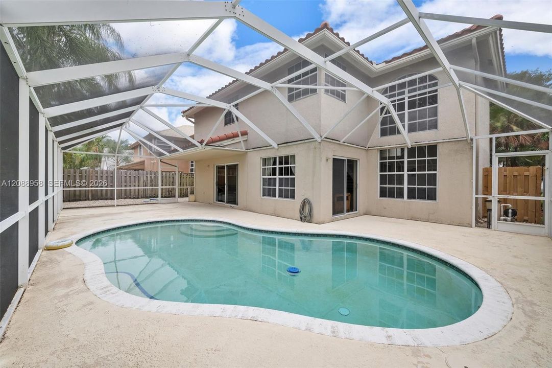 En Venta: $748,900 (4 camas, 3 baños, 2241 Pies cuadrados)
