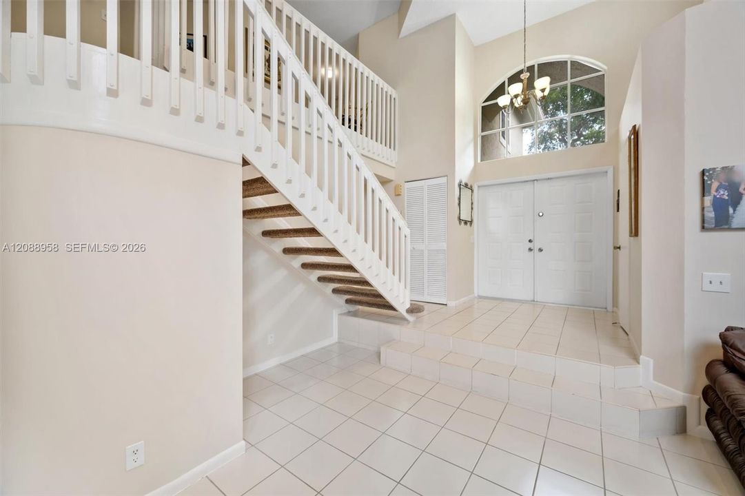 En Venta: $748,900 (4 camas, 3 baños, 2241 Pies cuadrados)
