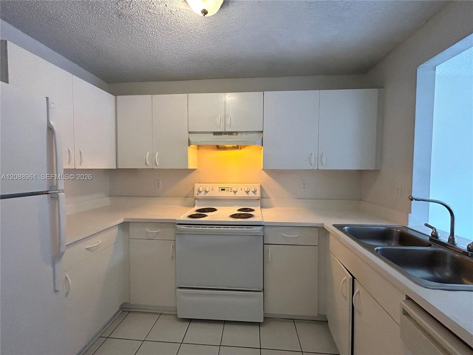 На продажу: $275,000 (3 спален, 2 ванн, 1365 Квадратных фут)