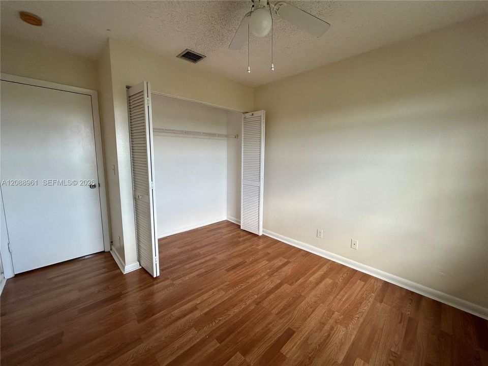 На продажу: $275,000 (3 спален, 2 ванн, 1365 Квадратных фут)
