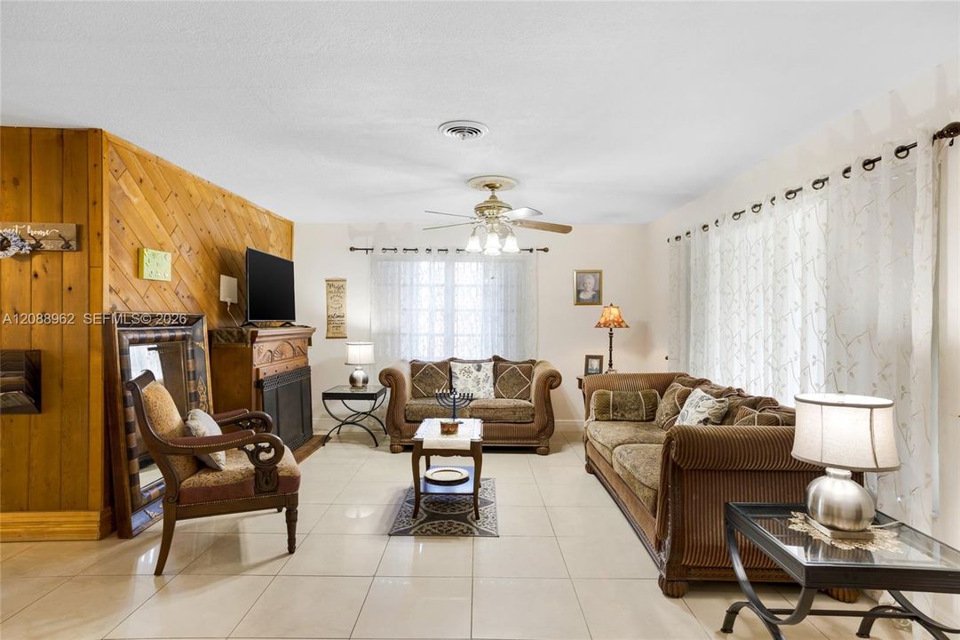 En Venta: $550,000 (3 camas, 2 baños, 1610 Pies cuadrados)