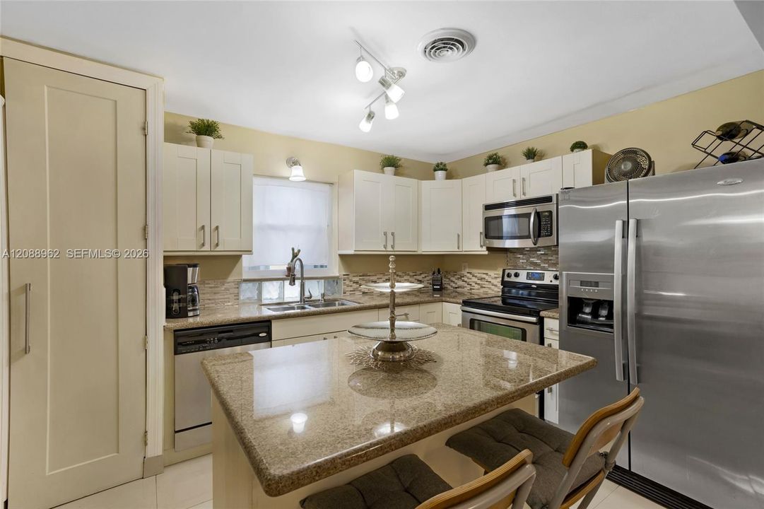 En Venta: $550,000 (3 camas, 2 baños, 1610 Pies cuadrados)