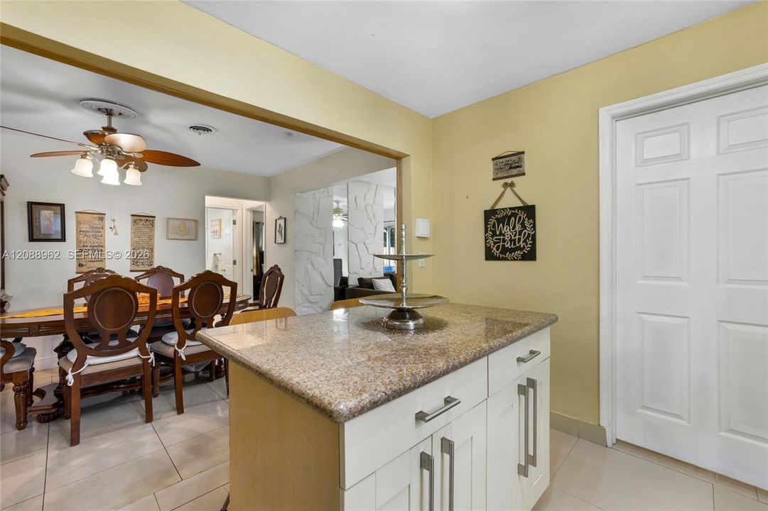 En Venta: $550,000 (3 camas, 2 baños, 1610 Pies cuadrados)