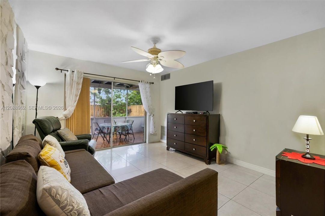 En Venta: $550,000 (3 camas, 2 baños, 1610 Pies cuadrados)