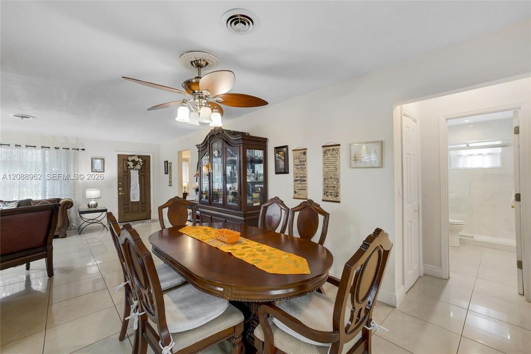 En Venta: $550,000 (3 camas, 2 baños, 1610 Pies cuadrados)