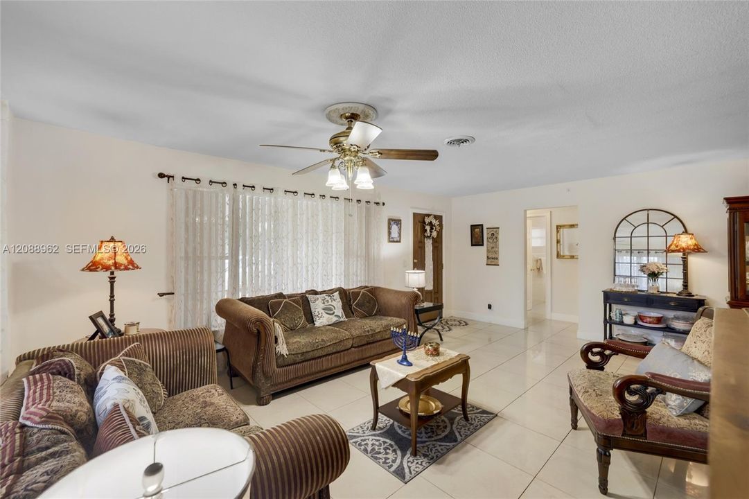 En Venta: $550,000 (3 camas, 2 baños, 1610 Pies cuadrados)