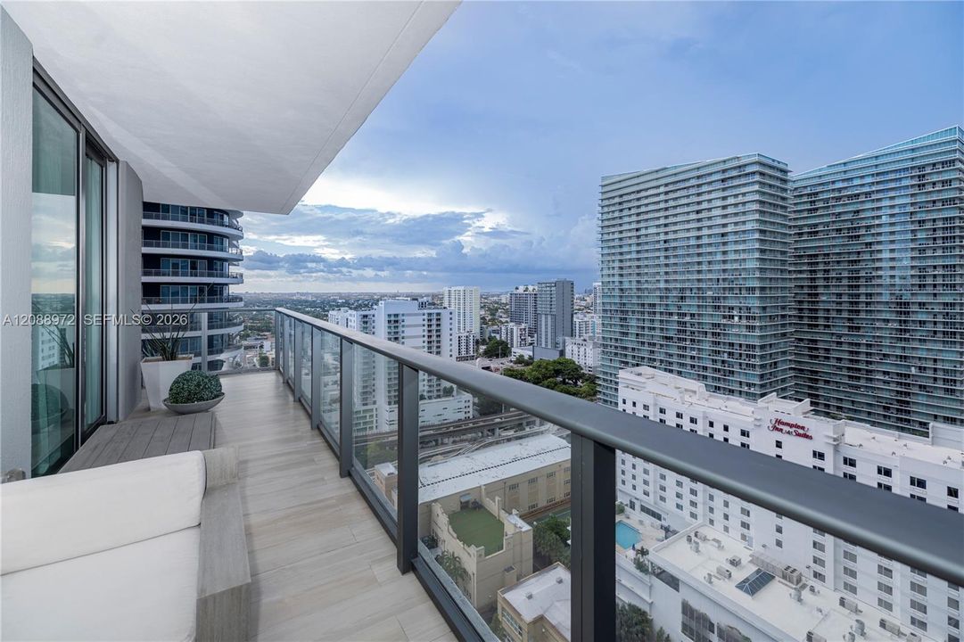 En Venta: $855,000 (2 camas, 2 baños, 1155 Pies cuadrados)