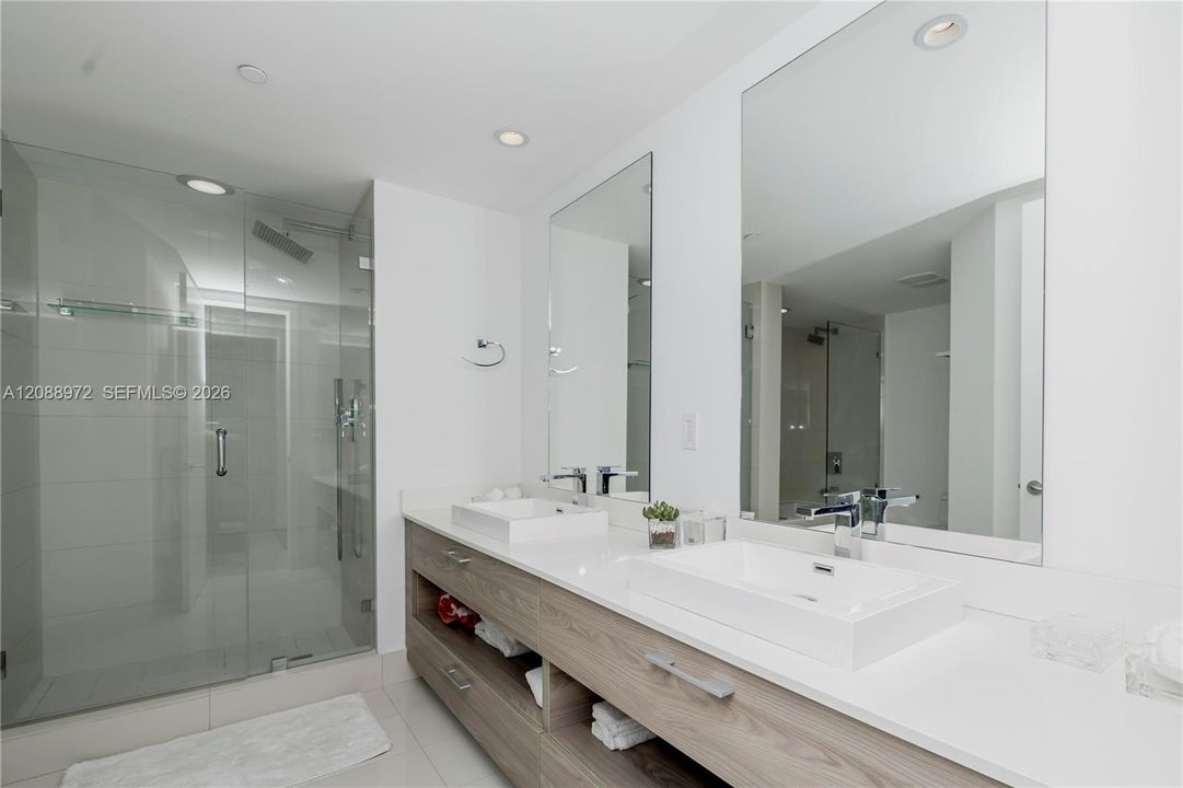 En Venta: $855,000 (2 camas, 2 baños, 1155 Pies cuadrados)