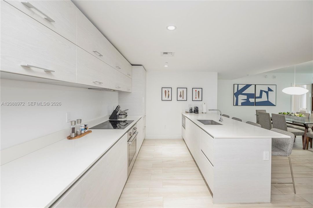 En Venta: $855,000 (2 camas, 2 baños, 1155 Pies cuadrados)