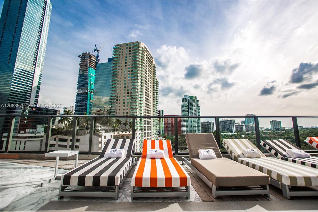 En Venta: $855,000 (2 camas, 2 baños, 1155 Pies cuadrados)