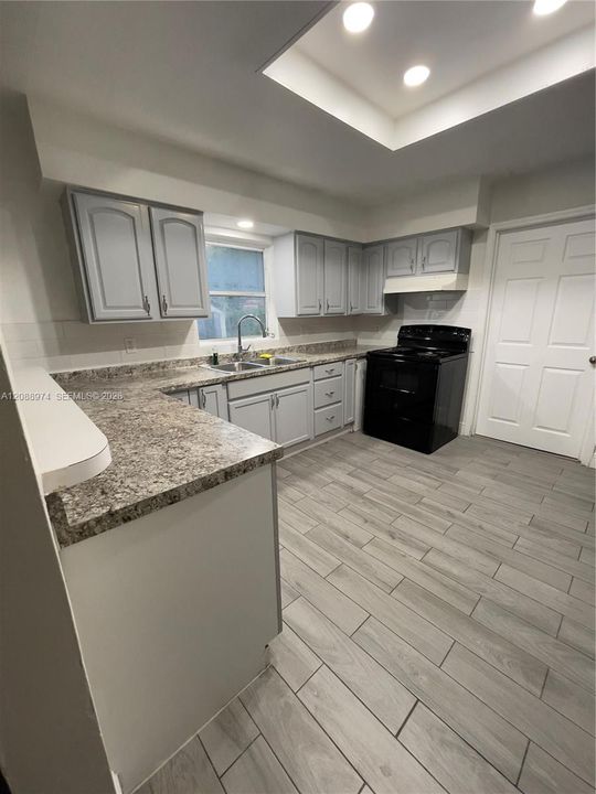 В аренду: $2,650 (4 спален, 2 ванн, 1626 Квадратных фут)