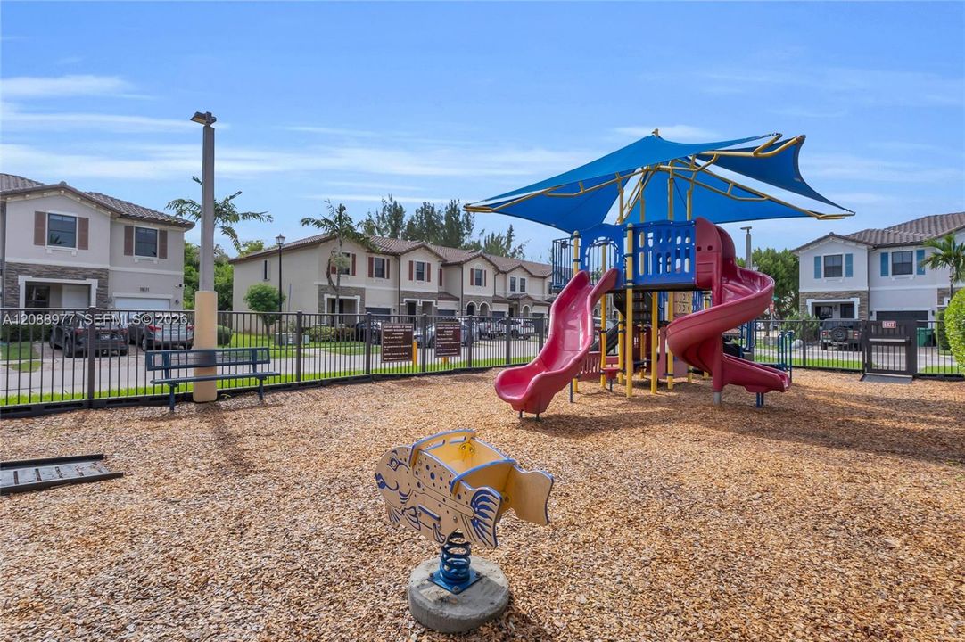 En Renta: $3,800 (4 camas, 3 baños, 1827 Pies cuadrados)