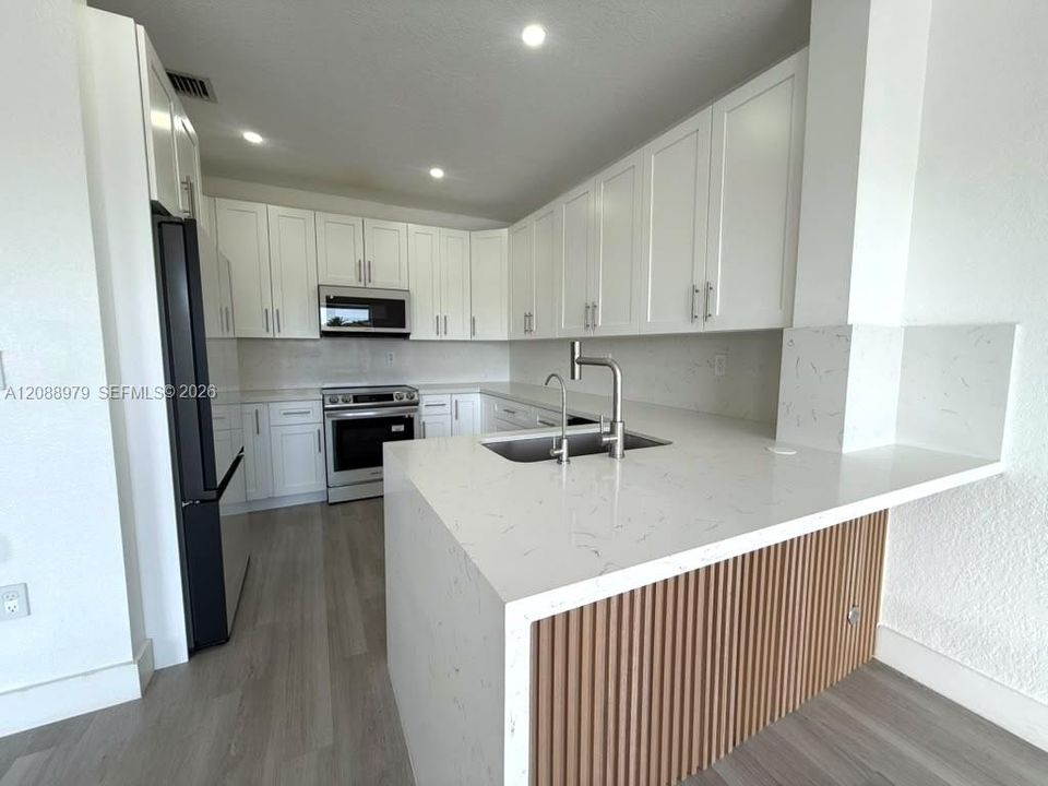В аренду: $4,600 (4 спален, 2 ванн, 2312 Квадратных фут)