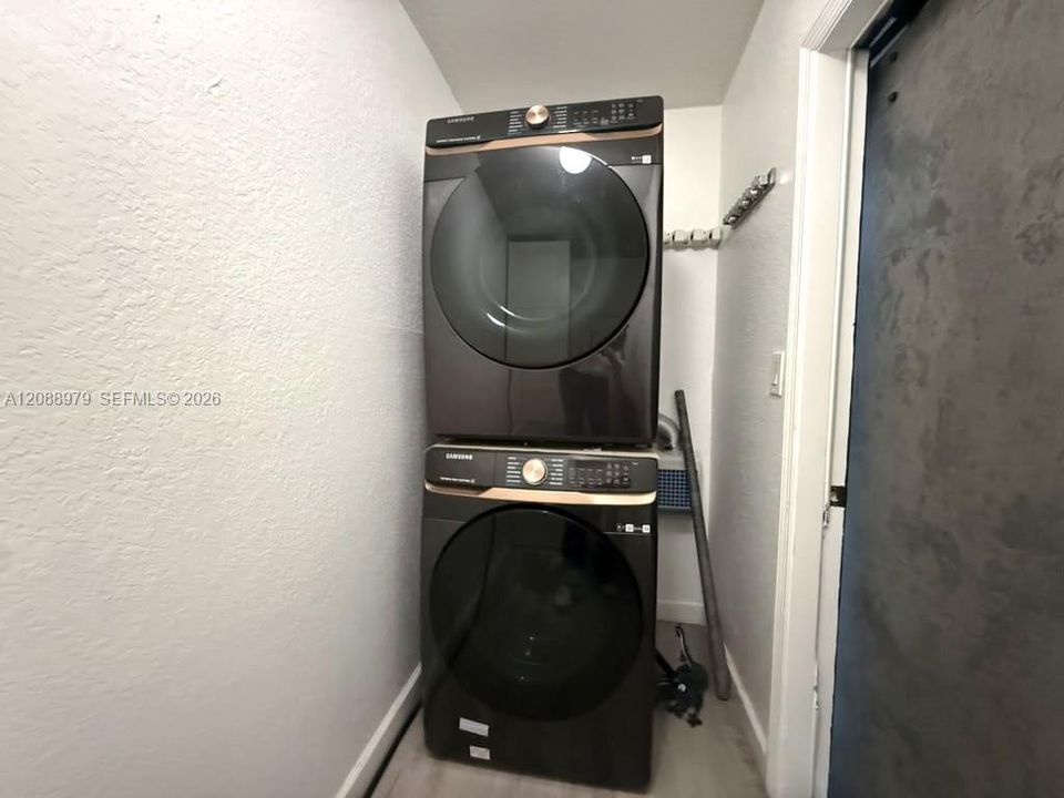 В аренду: $4,600 (4 спален, 2 ванн, 2312 Квадратных фут)
