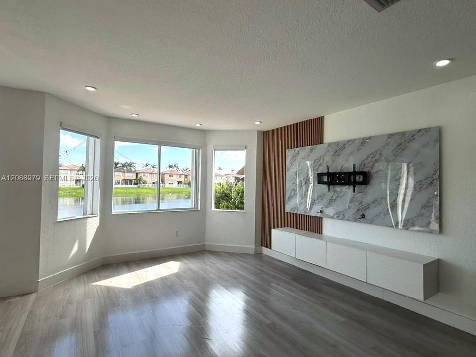 В аренду: $4,600 (4 спален, 2 ванн, 2312 Квадратных фут)