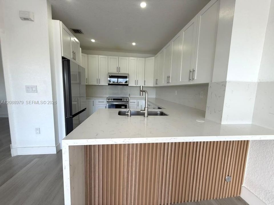 В аренду: $4,600 (4 спален, 2 ванн, 2312 Квадратных фут)