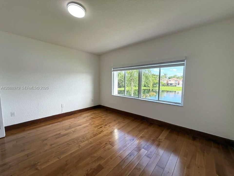 В аренду: $4,600 (4 спален, 2 ванн, 2312 Квадратных фут)