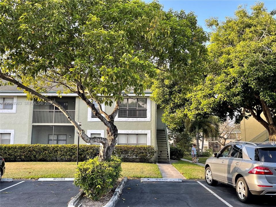 For Sale: $179,900 (2 beds, 1 baths, 731 Square Feet)