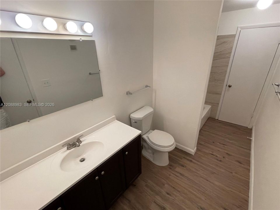 For Sale: $179,900 (2 beds, 1 baths, 731 Square Feet)