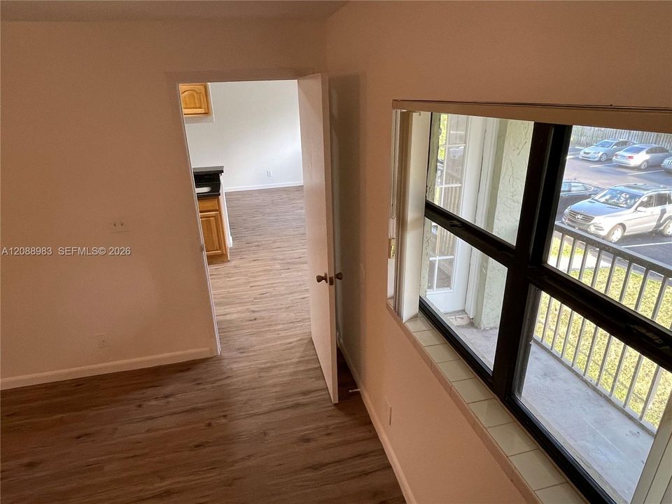 For Sale: $179,900 (2 beds, 1 baths, 731 Square Feet)
