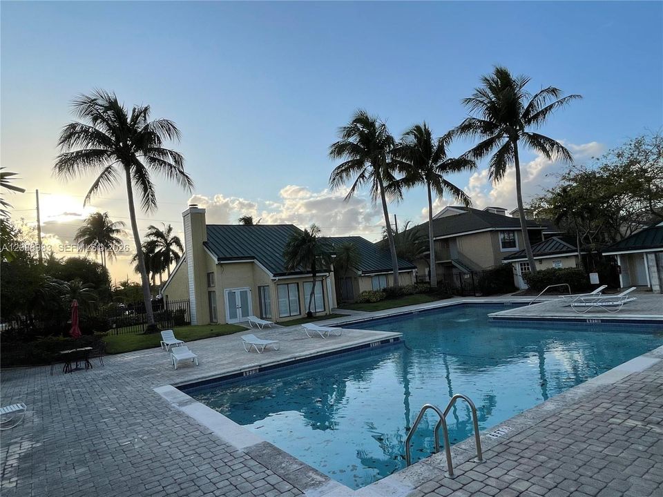 For Sale: $179,900 (2 beds, 1 baths, 731 Square Feet)
