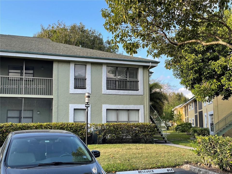 For Sale: $179,900 (2 beds, 1 baths, 731 Square Feet)