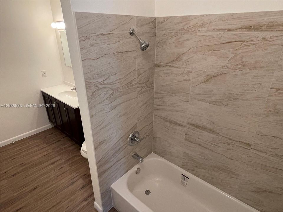 For Sale: $179,900 (2 beds, 1 baths, 731 Square Feet)