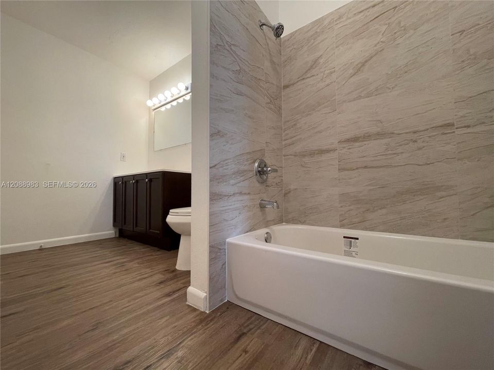 For Sale: $179,900 (2 beds, 1 baths, 731 Square Feet)