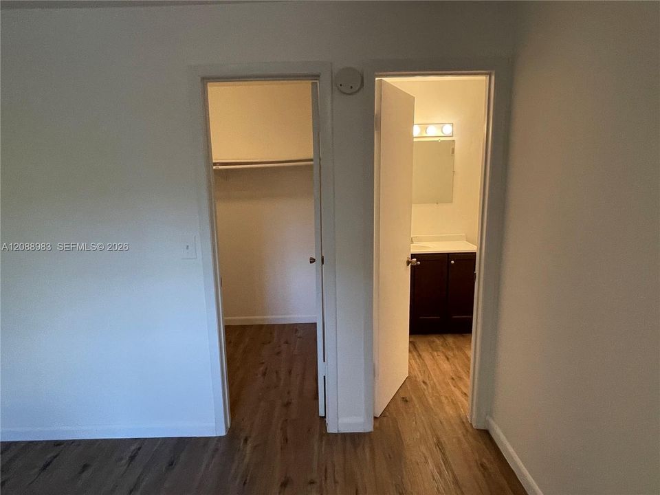 For Sale: $179,900 (2 beds, 1 baths, 731 Square Feet)