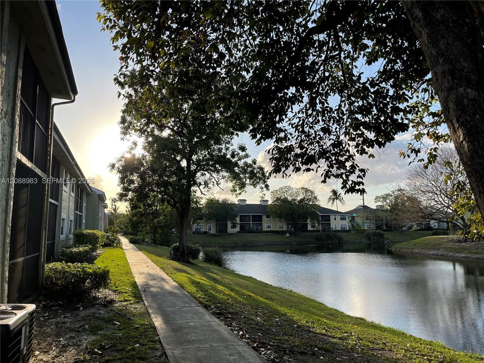 For Sale: $179,900 (2 beds, 1 baths, 731 Square Feet)