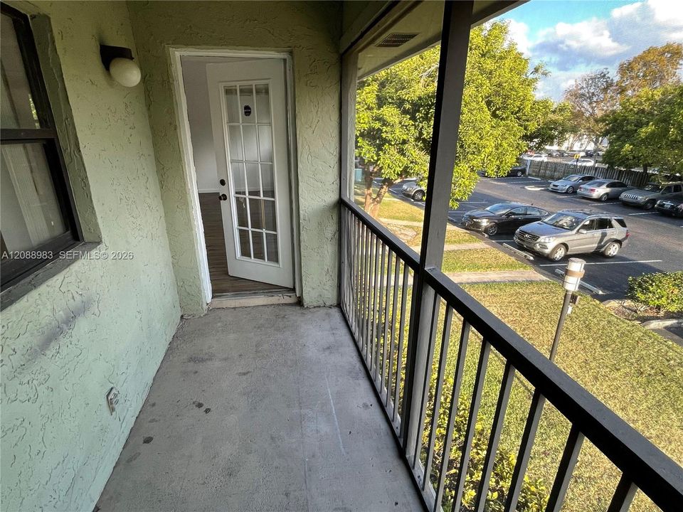 For Sale: $179,900 (2 beds, 1 baths, 731 Square Feet)