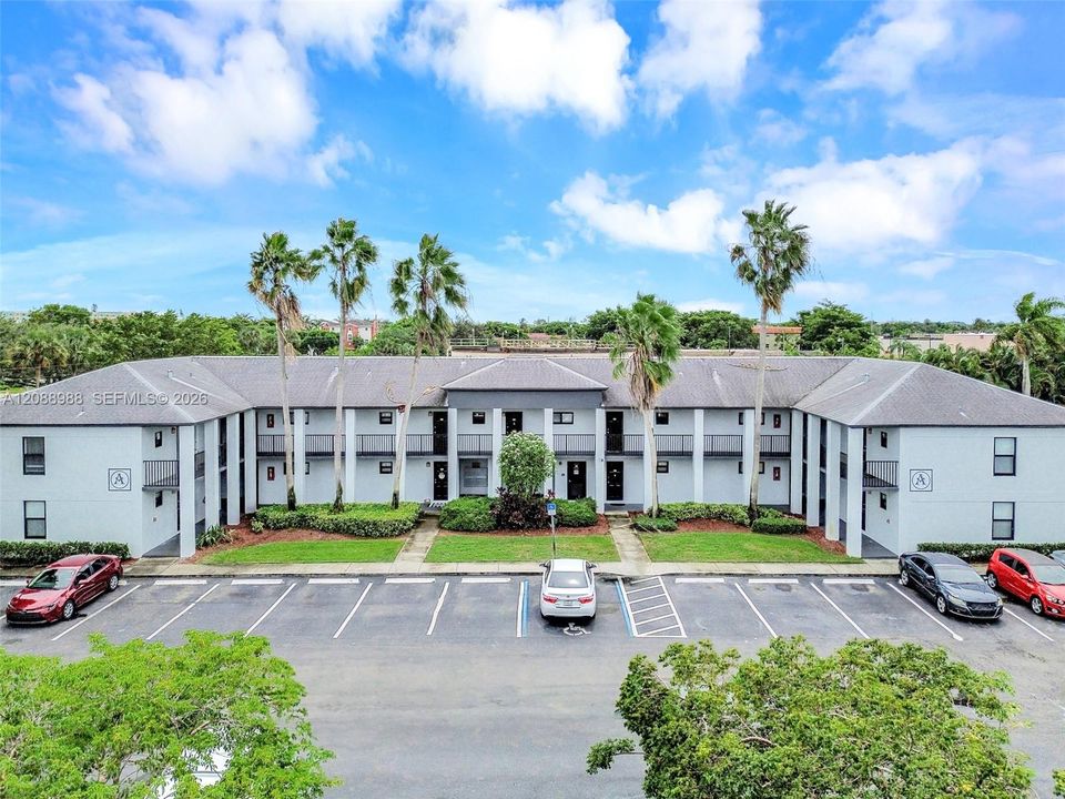 For Rent: $2,250 (2 beds, 1 baths, 896 Square Feet)