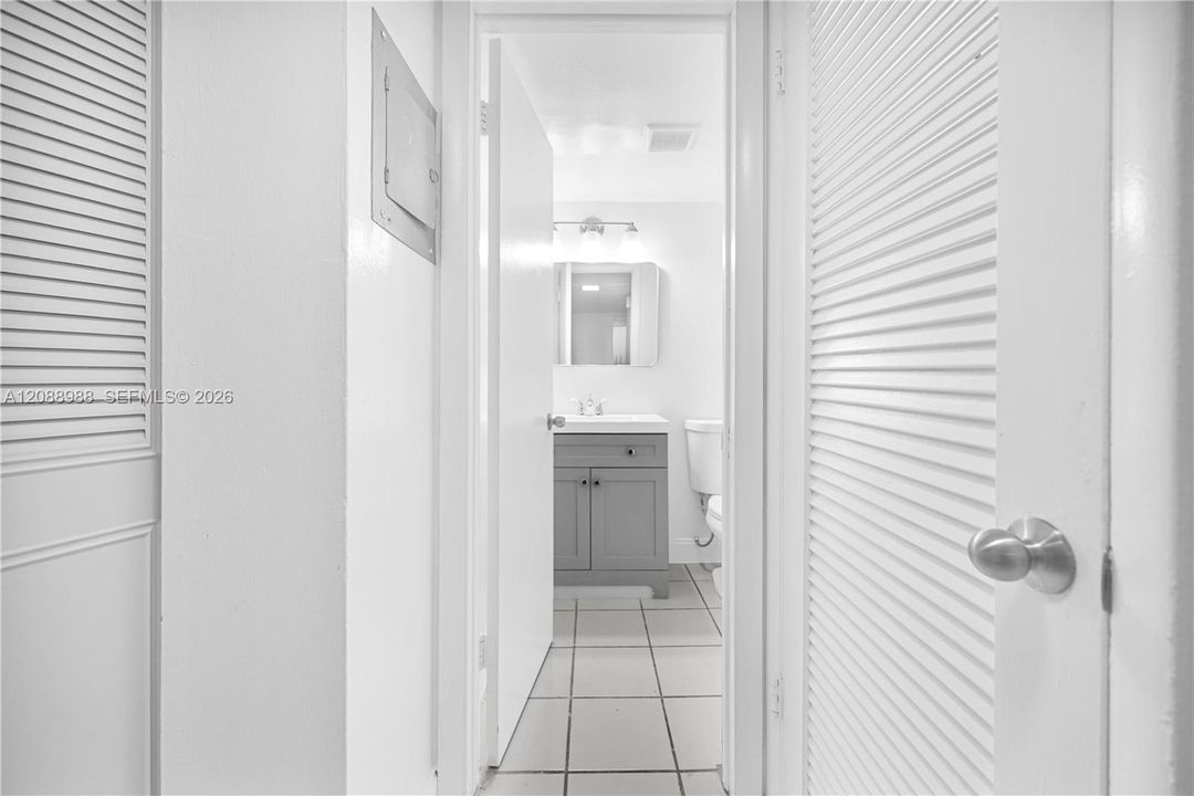 For Rent: $2,250 (2 beds, 1 baths, 896 Square Feet)
