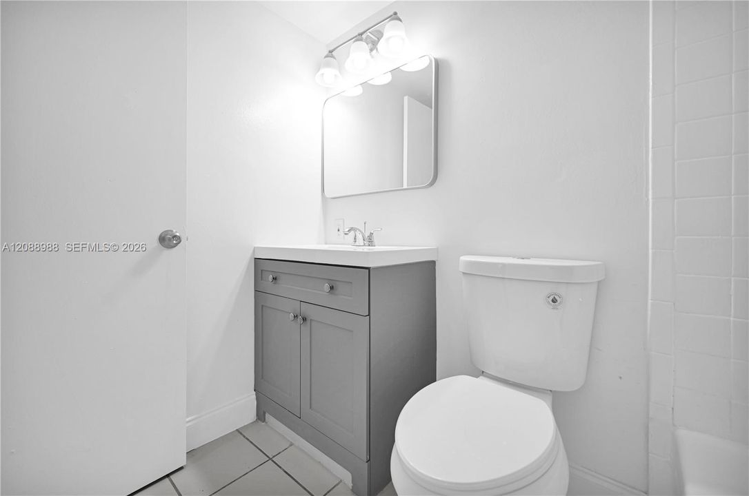For Rent: $2,250 (2 beds, 1 baths, 896 Square Feet)