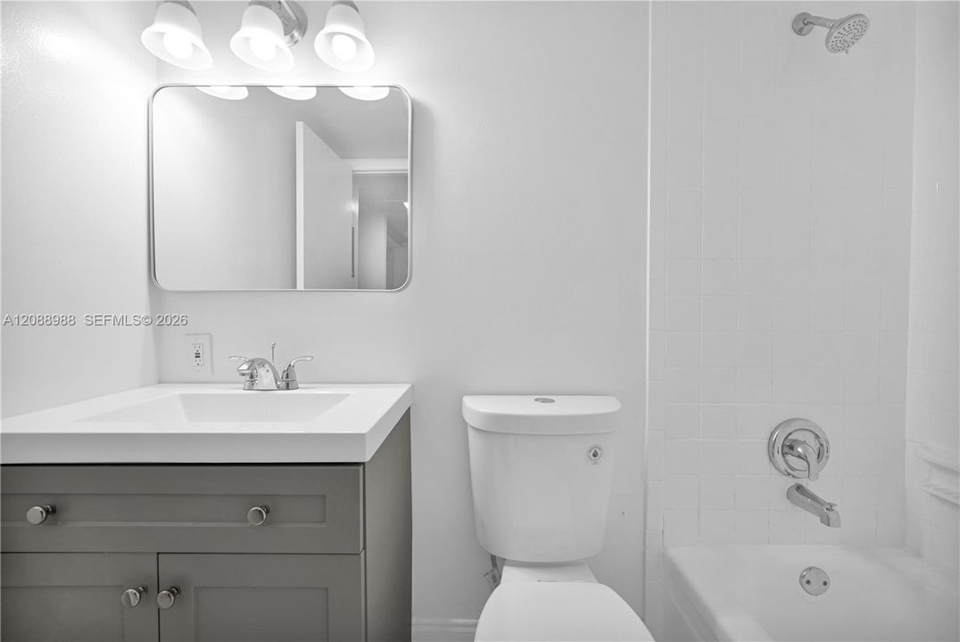 For Rent: $2,250 (2 beds, 1 baths, 896 Square Feet)