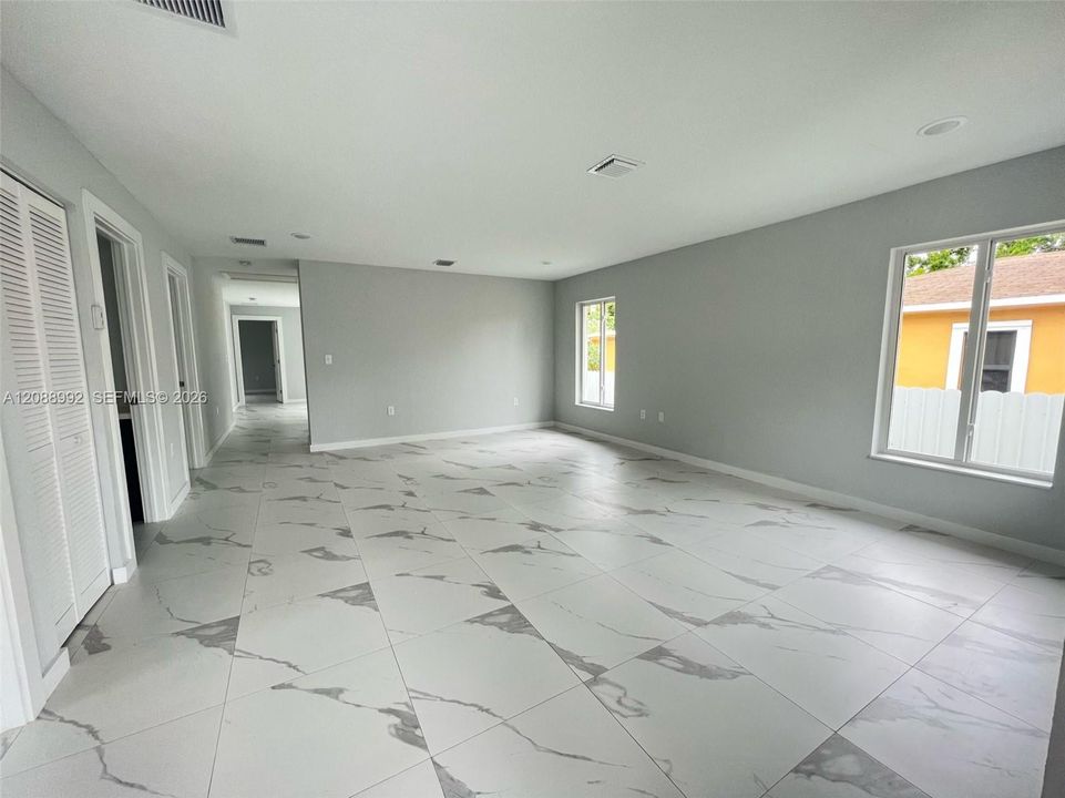 En Renta: $3,250 (3 camas, 2 baños, 1564 Pies cuadrados)