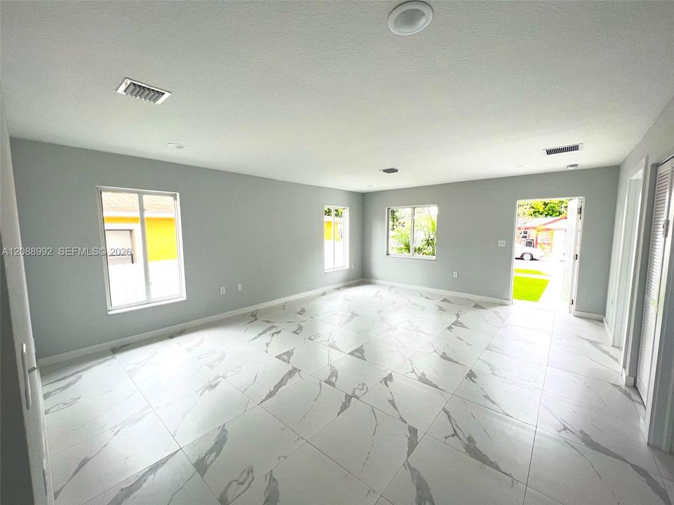 En Renta: $3,250 (3 camas, 2 baños, 1564 Pies cuadrados)