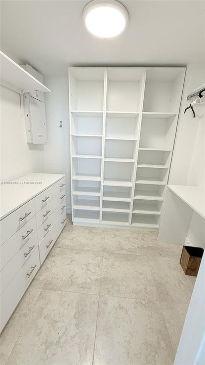 For Rent: $11,000 (2 beds, 2 baths, 1407 Square Feet)