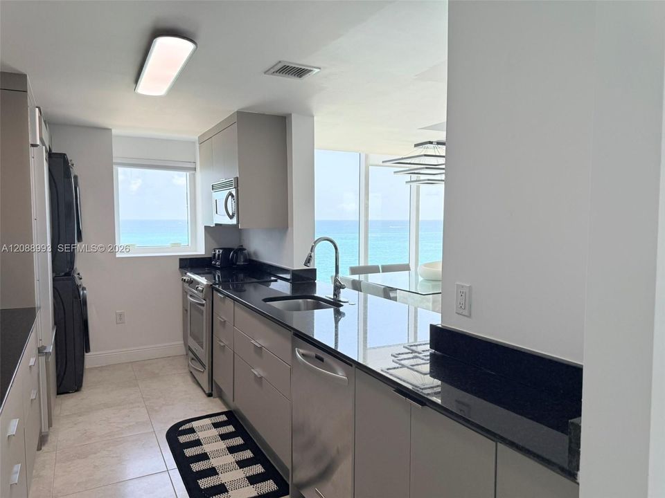 For Rent: $11,000 (2 beds, 2 baths, 1407 Square Feet)