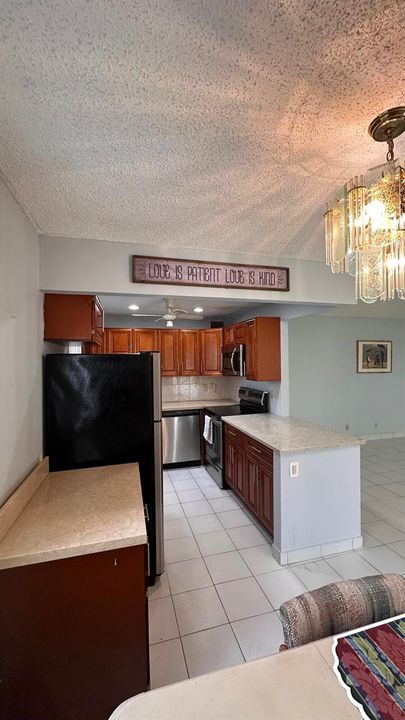 Breakfast Area to Kitchen