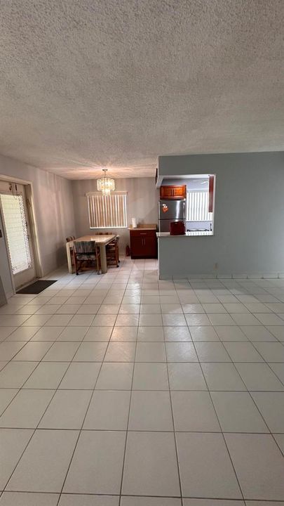 Living Room/Breakfast Area