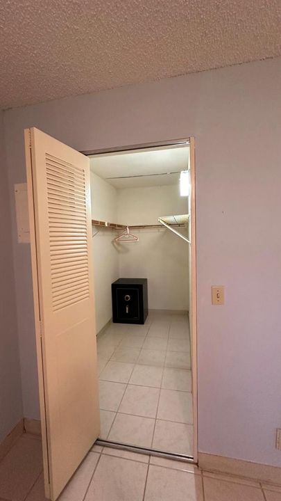 Master B.R. Closet